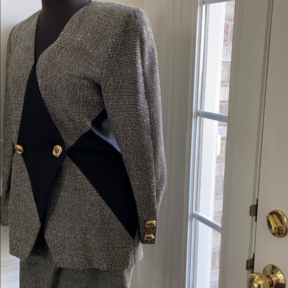 NOVIELLO-BLOOM SKIRT SUIT - Picture 4 of 8